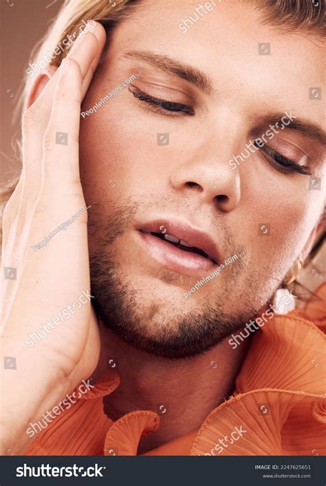 1 338 imágenes de Hombre gay atractivo con vestimenta sexy Imágenes fotos y vectores de stock