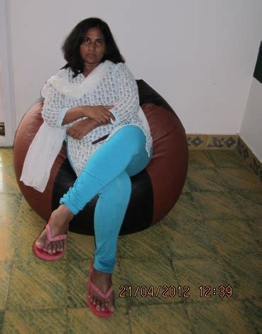 Andhamina Bhamalu Black Aunty Show Her Boobs Pussy On Bed