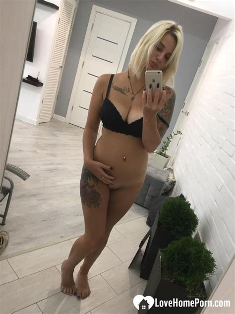 Horny Blonde Loves Showing Off Her Bust Pictures Shooshtime