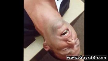 Des vidéos gratuites de jeunes hétéros branlant leur première fois gay XVIDEOS