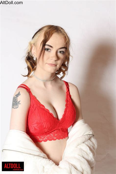 Hot Chick Showing Off Her Big Round Boobs In Red Lingerie Photos