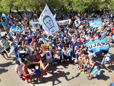 Pujato por dentro: la fiesta por el DT del pueblo :: Olé - ole.com.ar