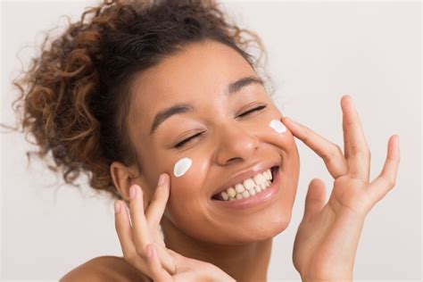 Tips Memilih Sunscreen Sesuai Jenis Kulit Agar Maksimal