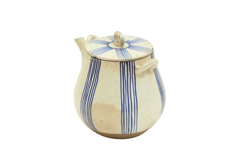 Lot 488 A Japanese Pottery Teapot