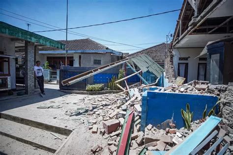 Gempa Bumi M 4 9 Guncang Kabupaten Bandung Jawa Barat Hari Ini 18