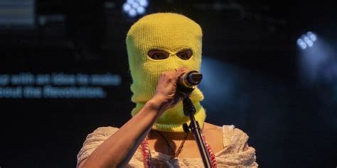 Pussy Riot Graffiti Unbekannte bringen Botschaft zurück Nau ch