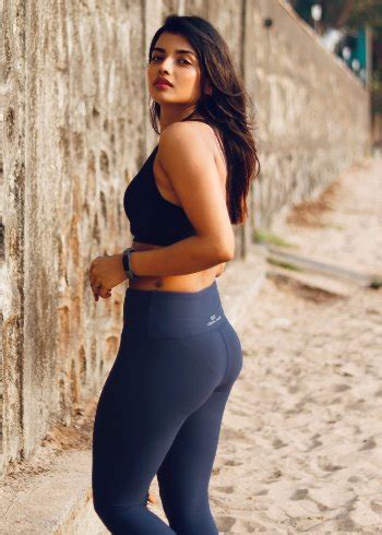 Tamil Actress Ashna Zaveri Top Hot Pics