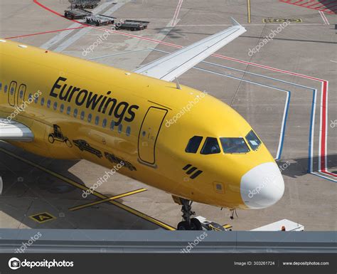 Eurowings Airbus A320 200 Estacionado En Koeln Foto Editorial De