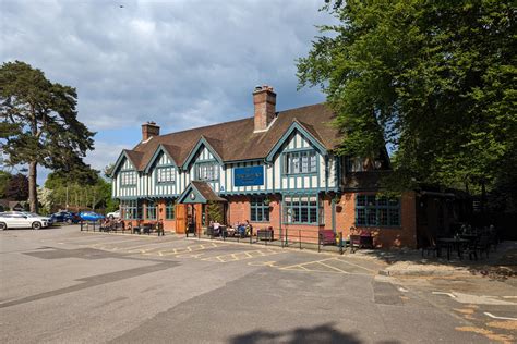 The Duke S Head Copthorne Robin Webster Cc By Sa 2 0 Geograph