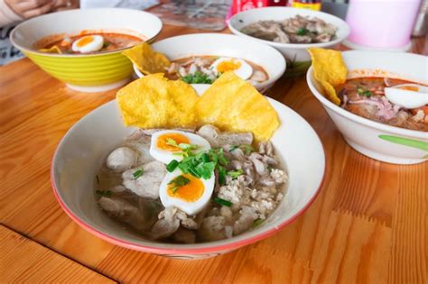 Premium Photo Delicious Noodle Hot And Sour Soup Tom Yum Goong