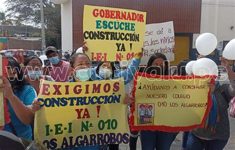 Piura Docentes Y Padres De Familia De Los Algarrobos Protestan Por