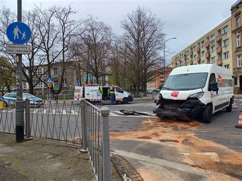 24Kurier Pl Wypadek Na Rondzie W Centrum Szczecina Ranne Dwie Osoby