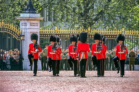 The Changing the Guard at Buckingham Palace - Nawas Travel