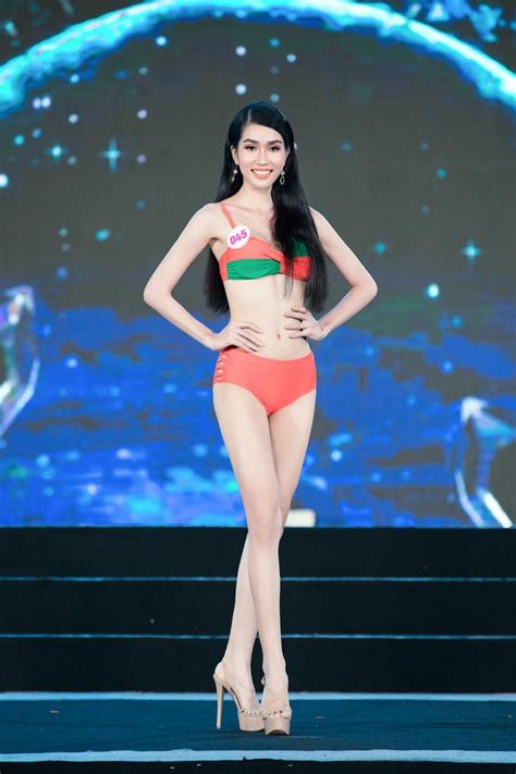 Top Hoa Hậu Việt Nam khoe hình thể bốc lửa với bikini Saostar vn