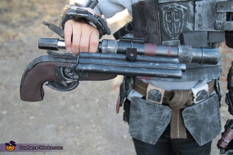 Post Apocalyptic Survivor Costume | DIY Costumes Under $35 - Photo 9/10