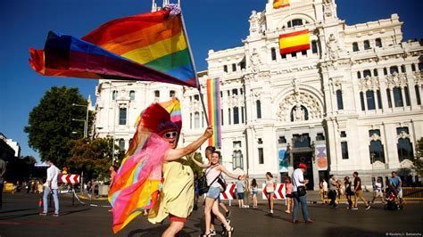Marcha Del Orgullo Gay En Madrid DW 07 07 2019