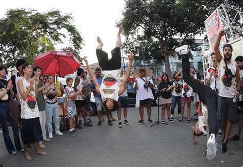 Bloco Umes Caras Pintadas Celebra Anos De Folia Pelas Ruas Do Bixiga