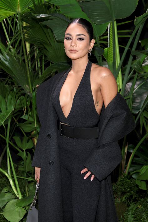 Vanessa Hudgens's Engagement Nails: See Photos | POPSUGAR Beauty