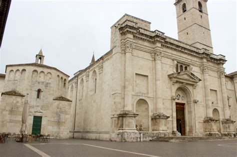 The Cathedral of Saint Emygdius in Ascoli Piceno | Crumbs on Travel