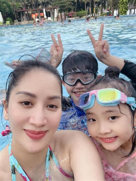 Kh Nh Thi T Tin Di N Bikini Khi B U Tu N Nh N L I N Y N Ng X Khi C Ng T C Xa