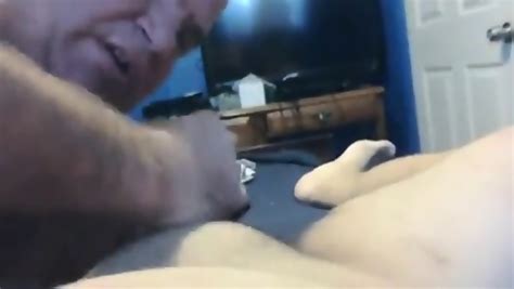 Maduro Recibe Una Mamada De Un Oso Amateur