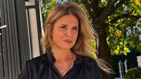 A sus 57 años Flavia Palmiero estrena bikini taparrabos al rojo vivo y paraliza Miami