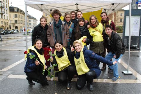 Les Jeunes Ouvrent La Voie Pour La Campagne Mon Corps Mes Droits