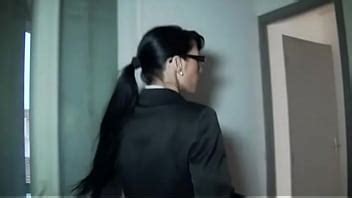 Alors une jolie agent immobilier MILF se fait défoncer et facialiser pour vendre plus rapidement