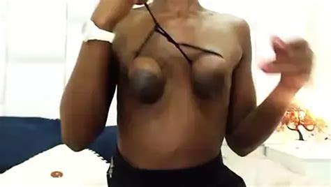 Chica negra juega con tetas caídas hardcore versión corta xHamster