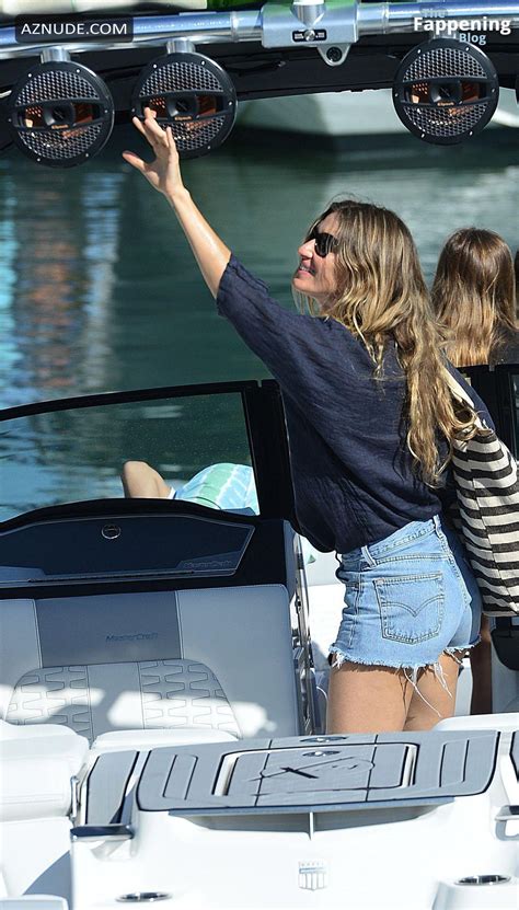 Gisele Bundchen S Sexy Bikini Beach Day In Miami AZNude