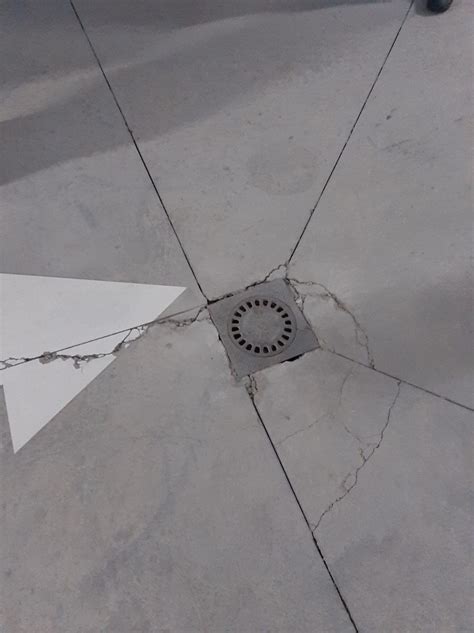 RUIDOS POR GRIETAS EN EL PAVIMENTO DEL GARAJE