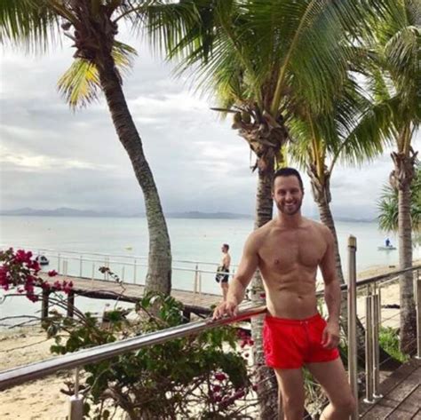 Instagram Shy m d humeur sauvage selfie en bikini pour Lara Fabian Télé Loisirs