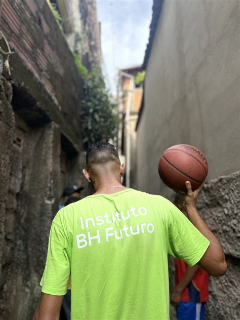 A importância social dos esportes em comunidades carentes - Instituto