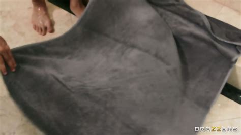 Chubby Bbw Jayden Starr Ass Bounces On Son S Friend