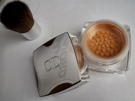 Aga w krainie czarów Dior Diorskin Nude Fresh Powder Foundation nr 030
