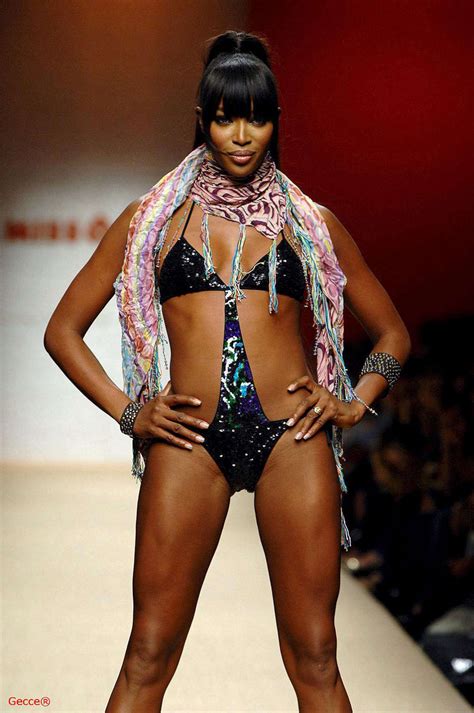 Naomi Campbell Showing Her Fucking Sexy Body And Ass On Stage Porn