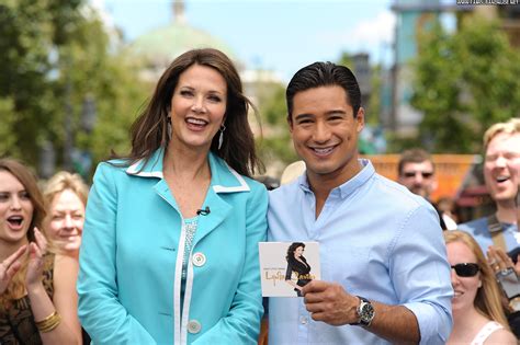 Lynda Carter Beautiful High Resolution Posing Hot Celebrity