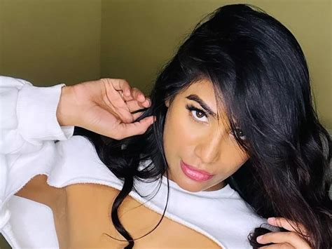 Poonam Panday faces a 100-crore defamation suit | Telugu Cinema