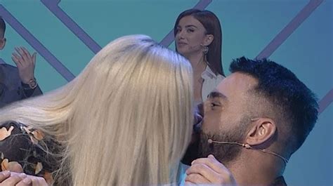 Pas divorcit nga Nora Istrefi Robert Berisha merr ftesë për të gjetur