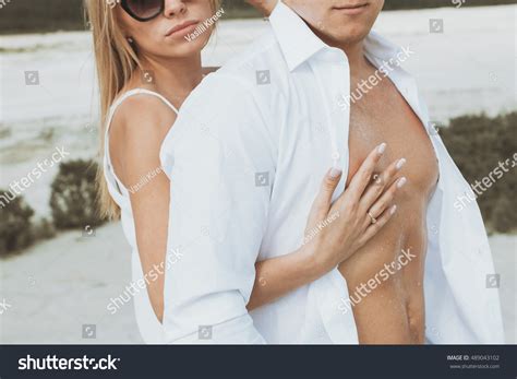 Sexy Muscular Naked Man Female Hands Foto Stock 489043102 Shutterstock