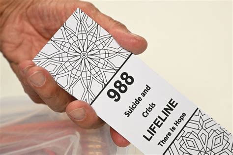 One year after 988 launched, experts are still trying to improve its ...