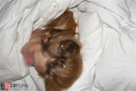 Dormidita De Un Amigo ZB Porn