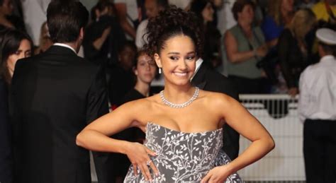 L Na Situations En Bikini Sexy Au Br Sil Elle D Voile Son Corps Sans Complexe Grazia