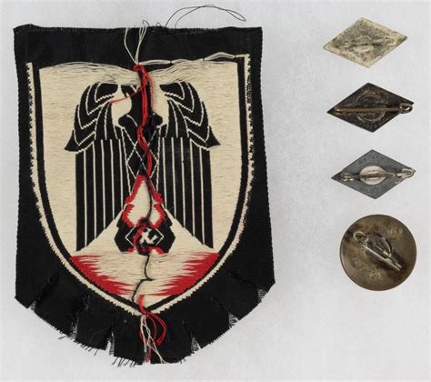 Lot Hitler Youth Insignia