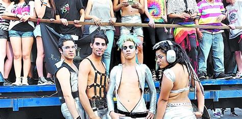 La XX Marcha Del Orgullo Gay Una Fiesta Y Reclamo Al Congreso