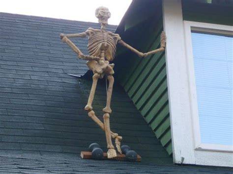 Image Result For Posing Skeleton Roof Display Halloween Outside Diy