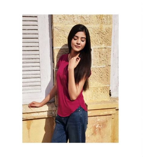 7 Hot Sexy Zainab Shabbir Bikini Pics