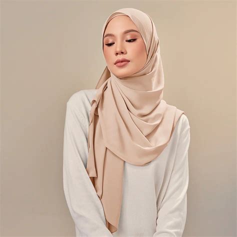 Tudung People Nluxe In Nude Women S Fashion Muslimah Fashion Hijabs