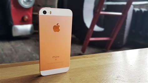 Обзор iPhone SE и сравнение с iPhone 5s - YouTube