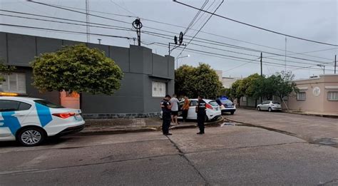 Un Automovilista Chocó Contra Una Vivienda En Barrio Lamadrid El